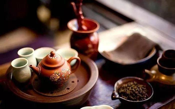 



?普洱茶、白茶、红茶、绿茶、岩茶，三伏天解燥喝茶，应该怎么选？
